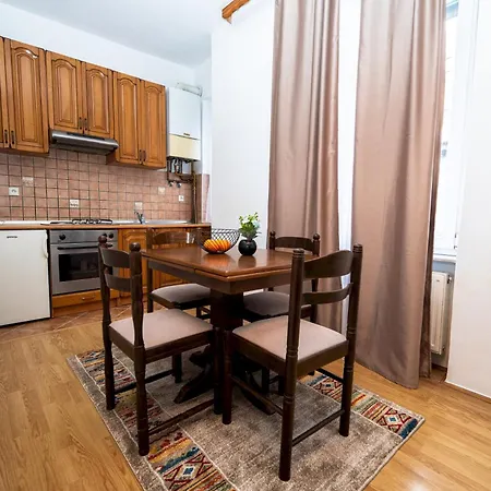 Downtown Apartment *