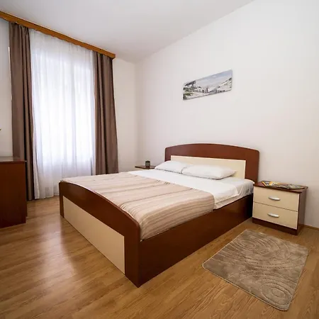 Downtown Apartment *